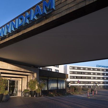 Hotel Wyndham Stuttgart Airport Messe Exterior foto