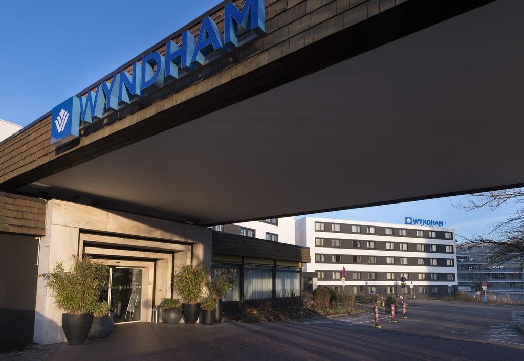 Hotel Wyndham Stuttgart Airport Messe Exterior foto